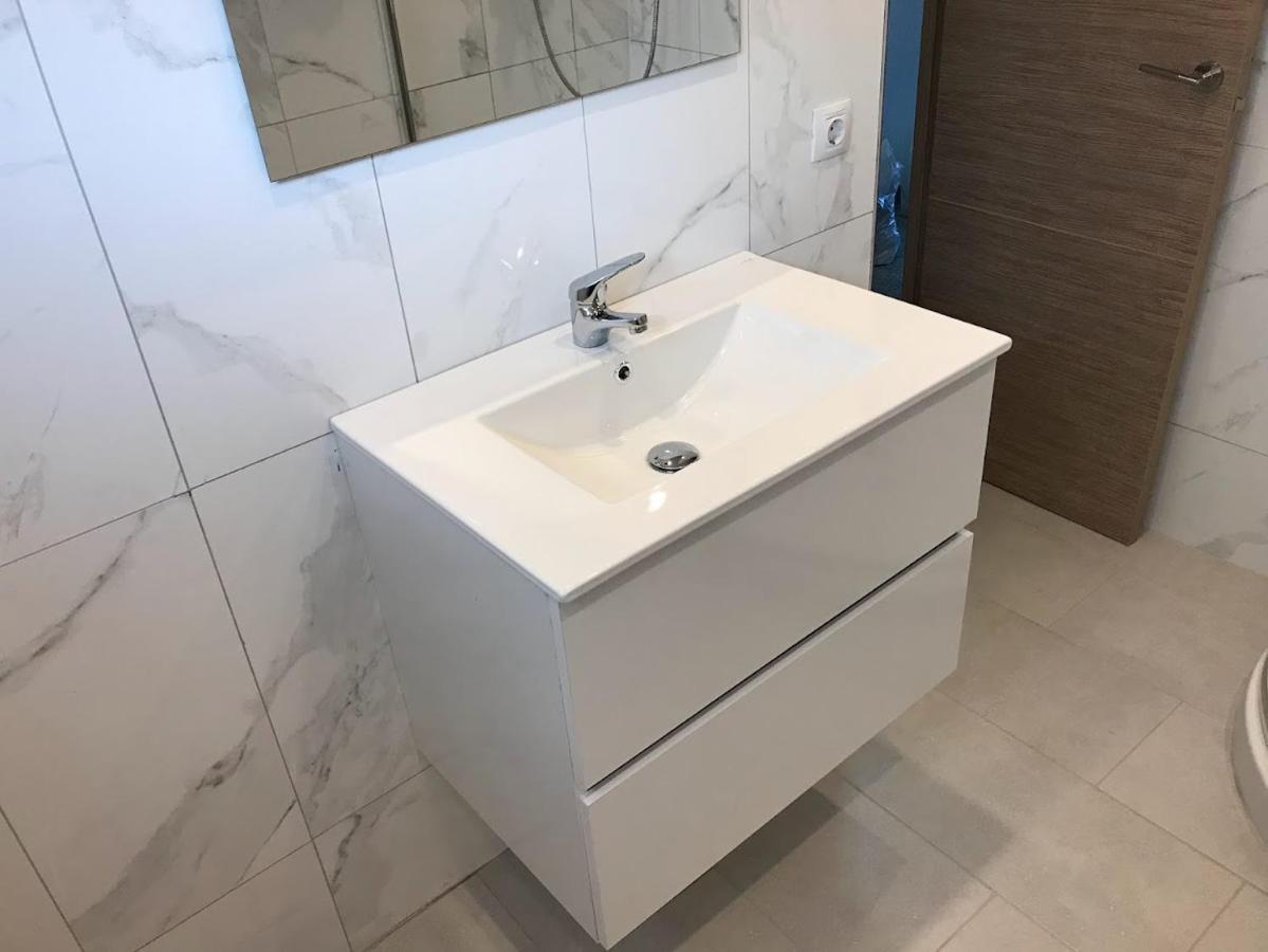 Two Bedroom Apartment 2 Min From Beach Mogan Bagian luar foto