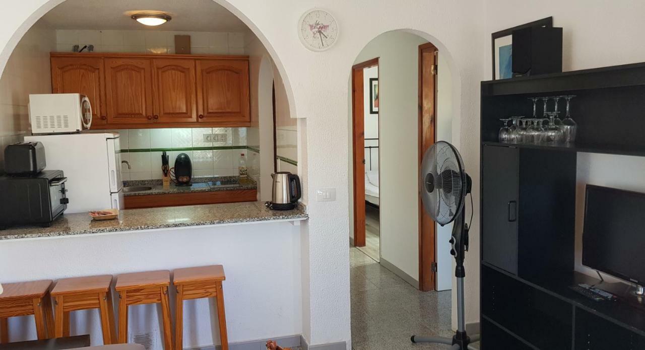 Two Bedroom Apartment 2 Min From Beach Mogan Bagian luar foto